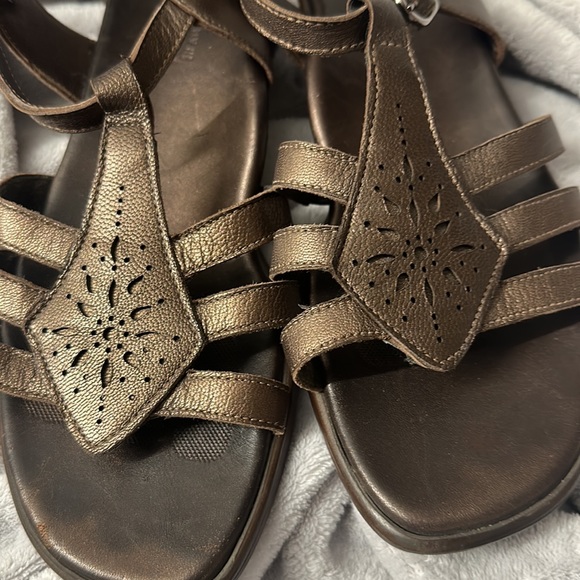 Munro gold strappy leather sandals size 6.5 W - Picture 2 of 7